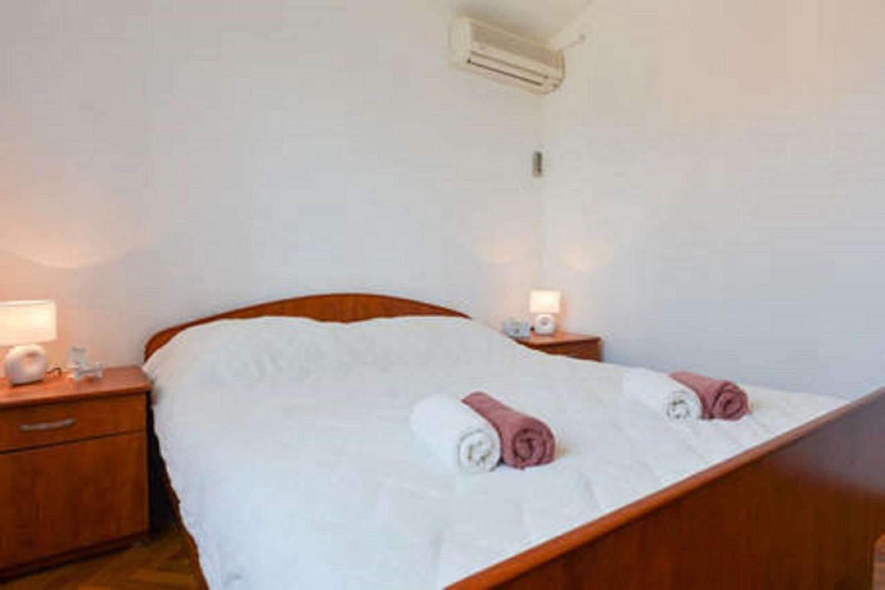 Apartments Pero Zapuntel ภายนอก รูปภาพ
